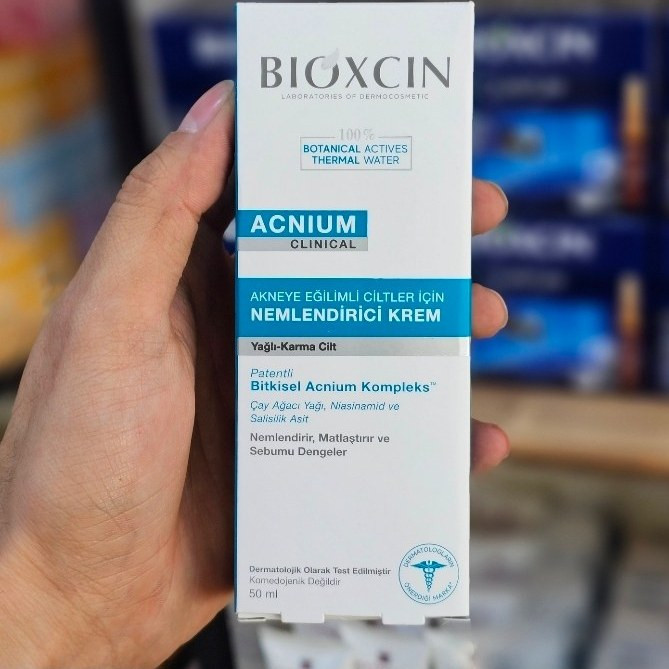 کرم مرطوب کننده بیوکسین مدل ACNIUM مناسب پوست چرب و مختلط