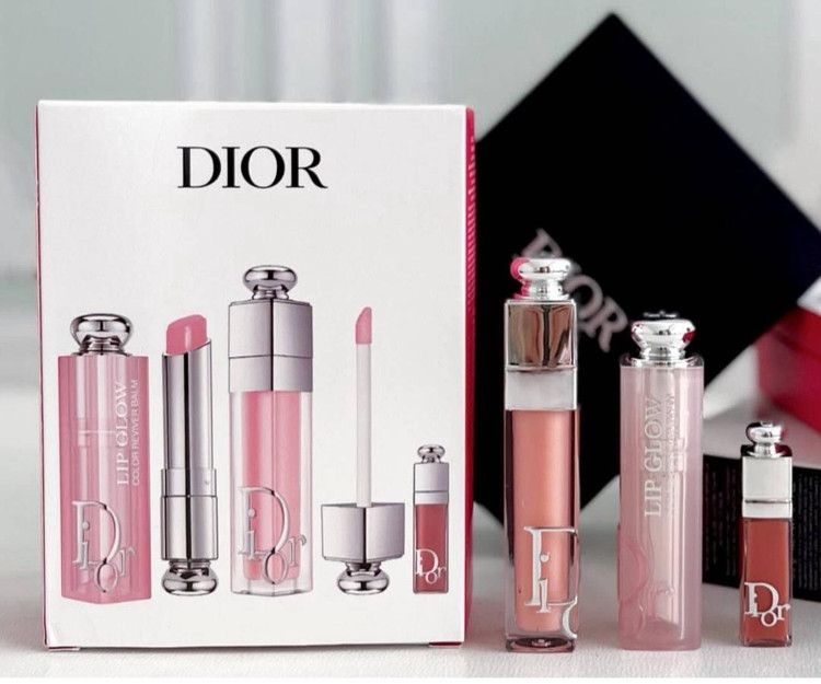 ست بالم و برق لب حجم دهنده دیور مدل Addict Trio Gloss آبرسان، دارای عصاره جوجوبا و مناسب پوست لب معمولی، بسته 3 عددی