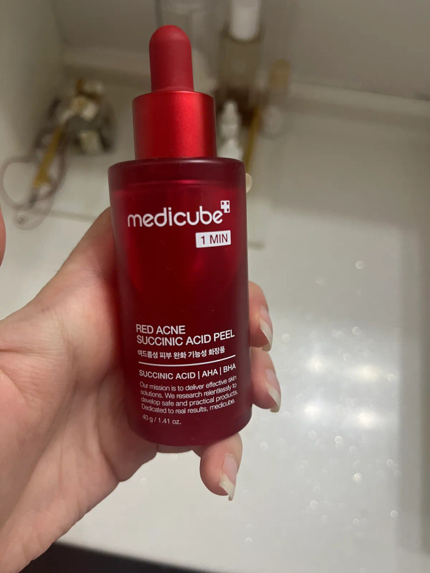 سرم لایه بردار و ضد جوش مدی کیوب مدل RED ACNE – برای جوش های التهابی و قرمز / medicube